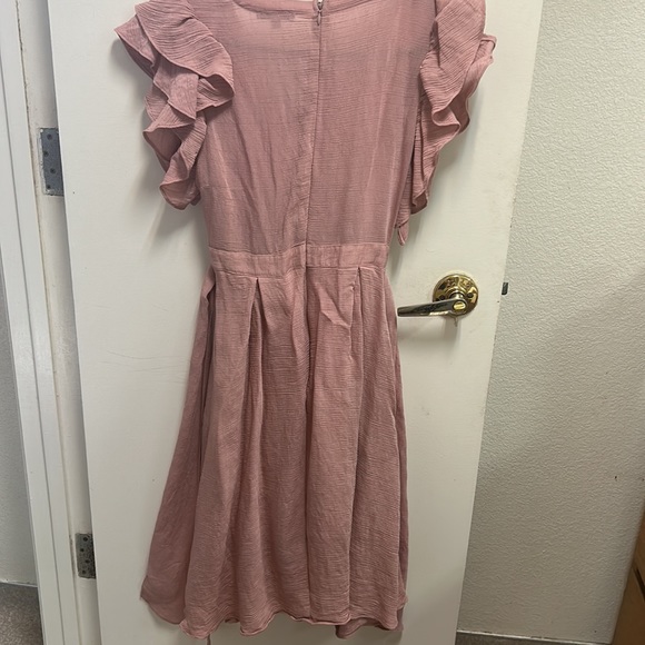 Pink dress, below knee - Picture 2 of 3